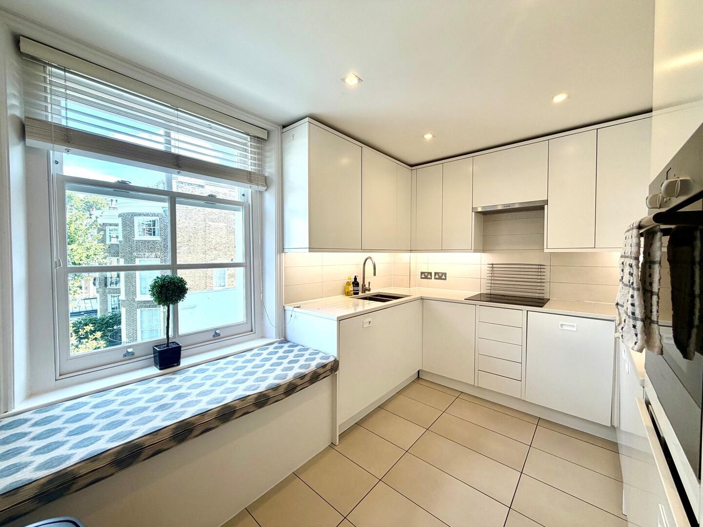 Flat Clarendon Road in Greater London