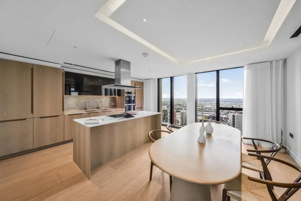 Flat Nine Elms Lane in Greater London