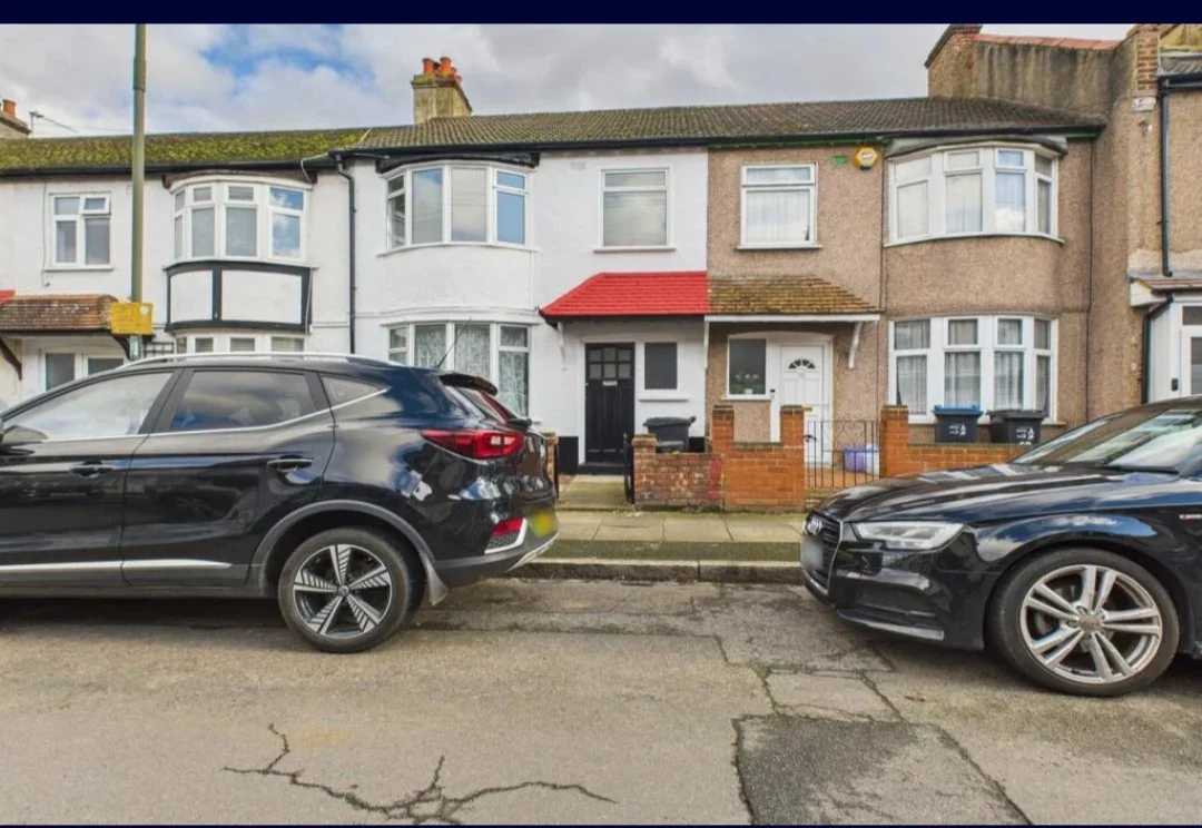 House Ashtree Avenue in Greater London