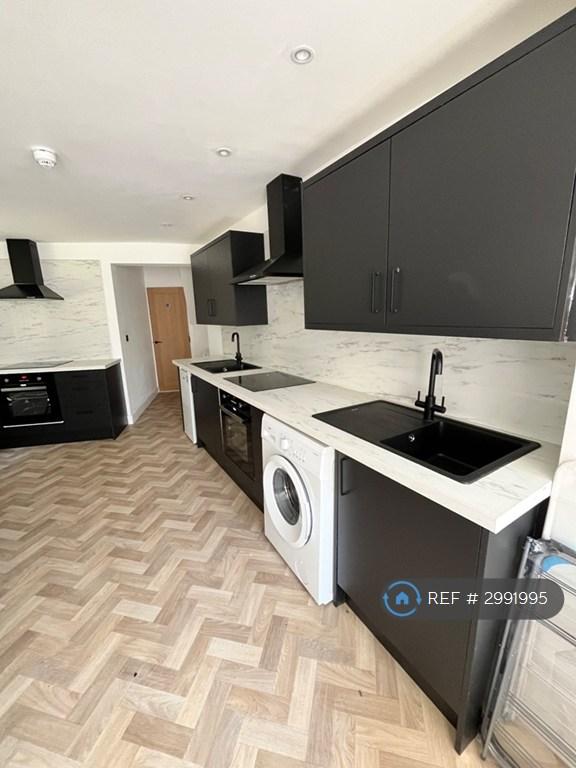 Room Robins Lane in St Helens