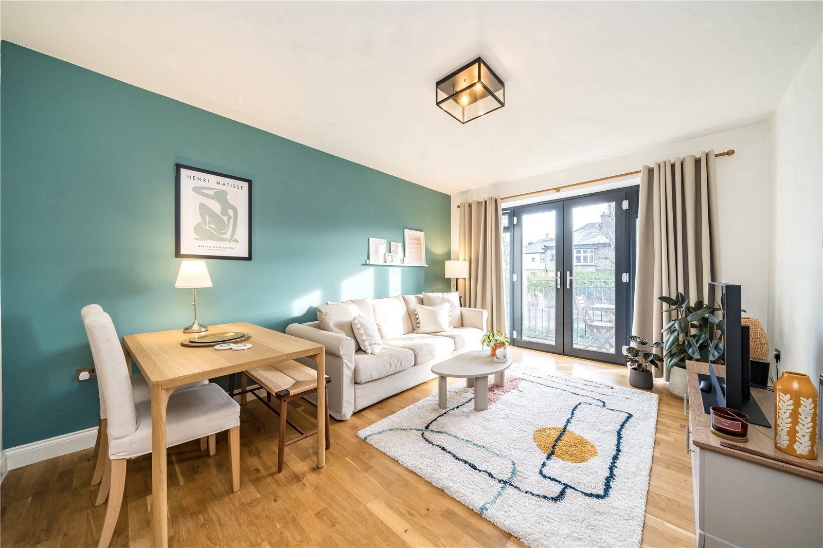Flat Knollys Road in Greater London