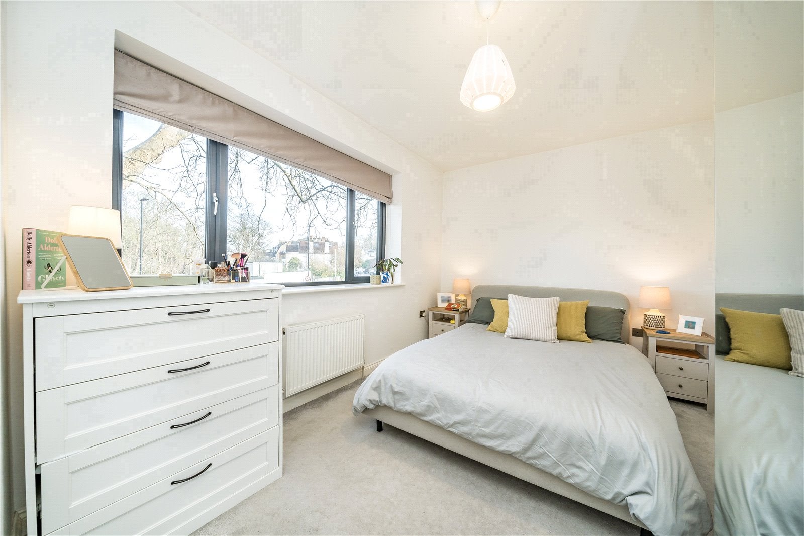 Flat Knollys Road in Greater London