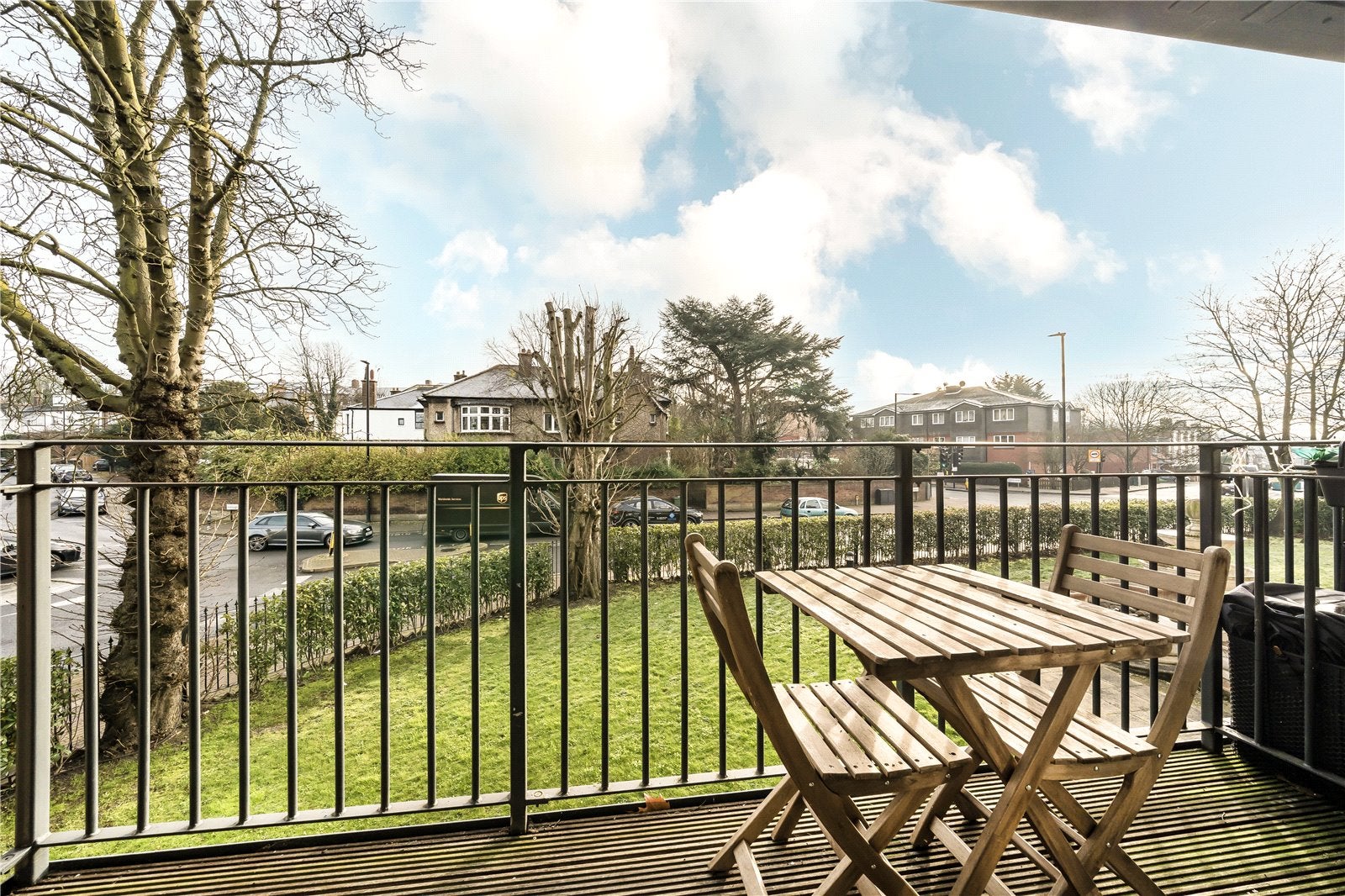 Flat Knollys Road in Greater London