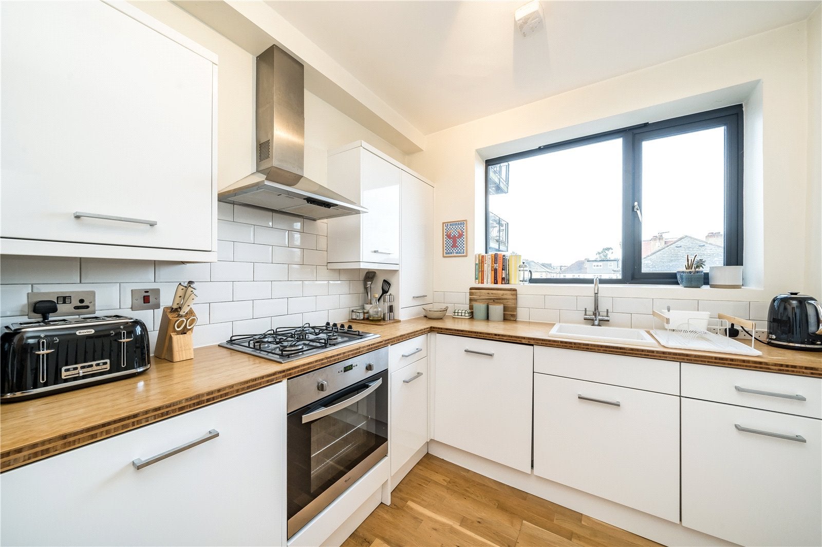 Flat Knollys Road in Greater London