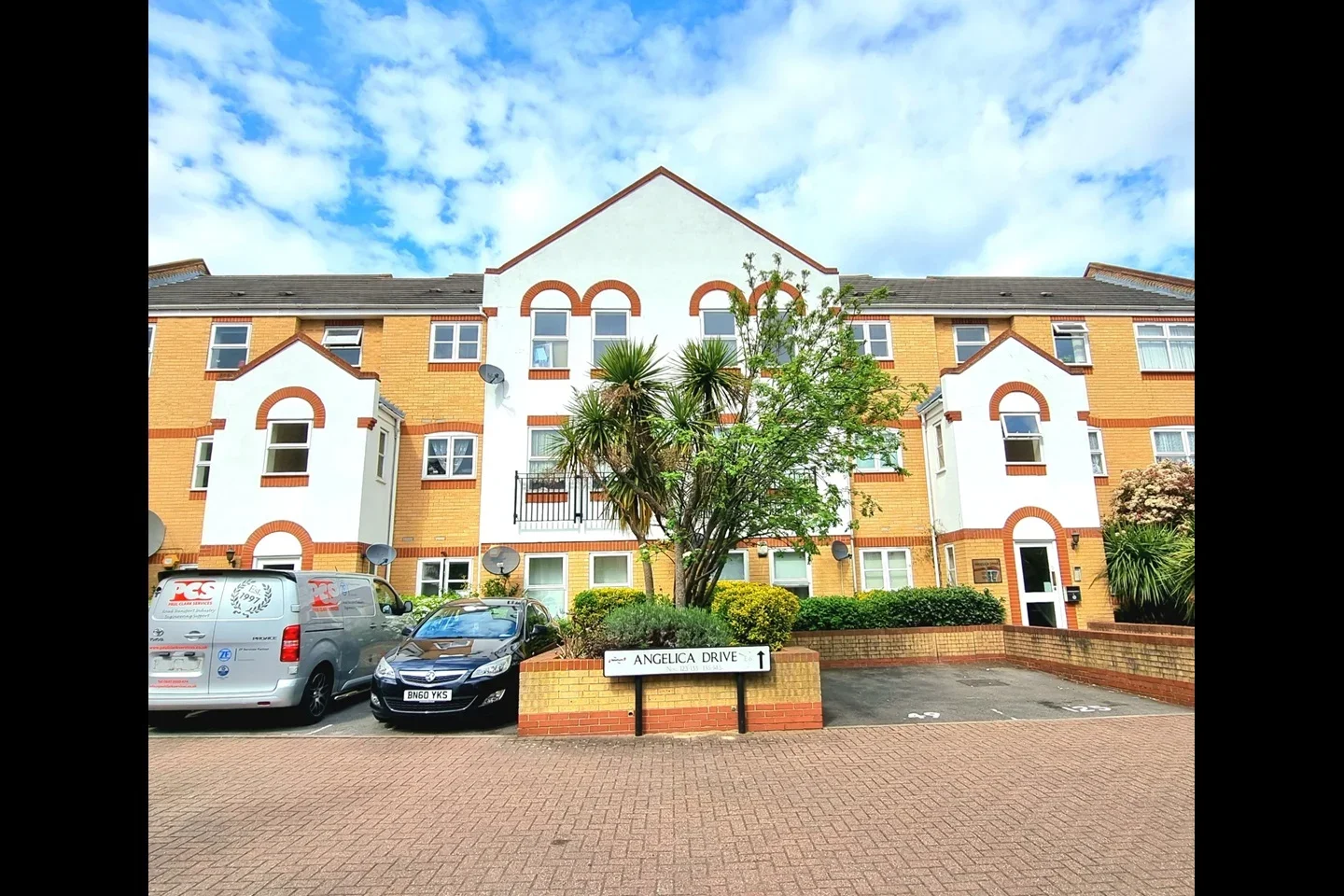 Flat Angelica Drive in Greater London