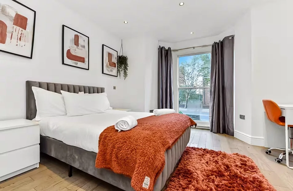 Flat Kennington Lane in Greater London