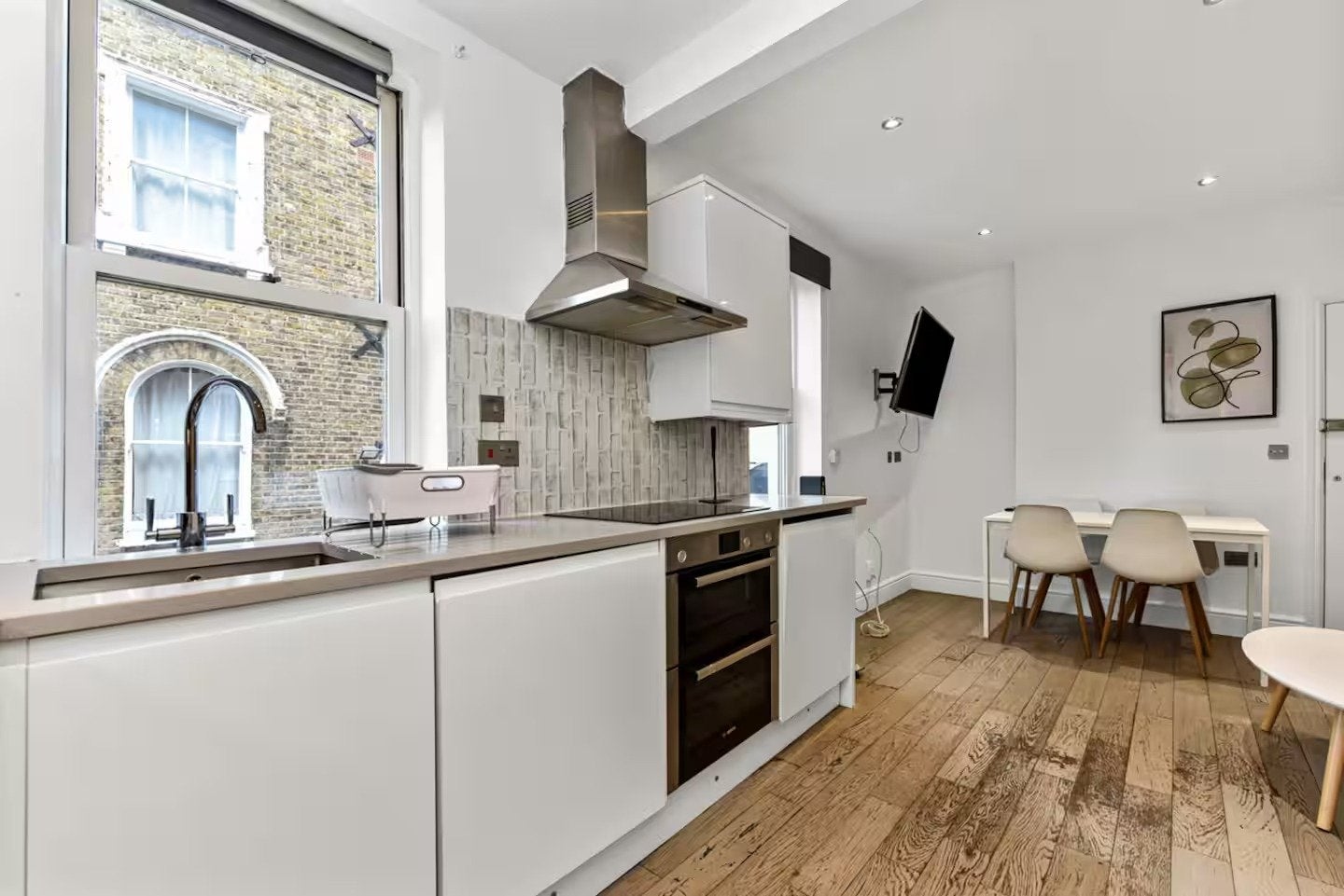 Flat Kennington Lane in Greater London