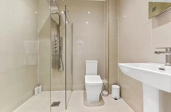 Flat Kennington Lane in Greater London