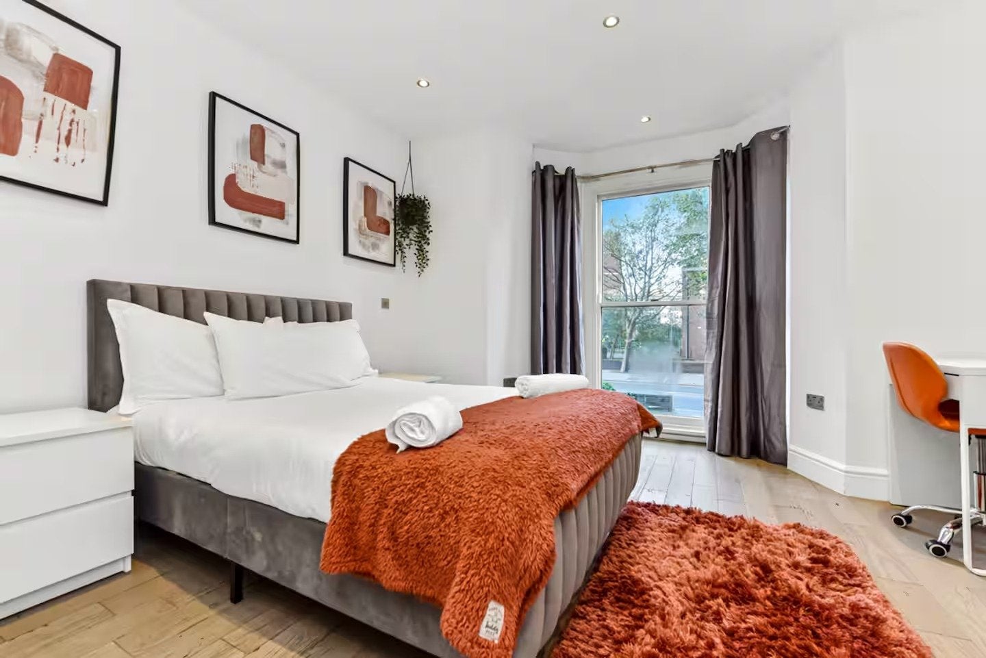 Flat Kennington Lane in Greater London