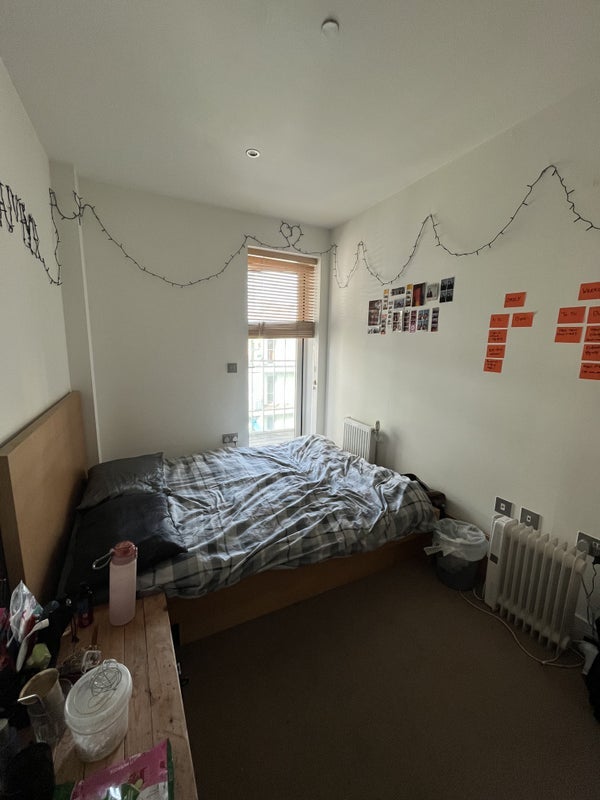 Room Grand Depot Road in Greater London
