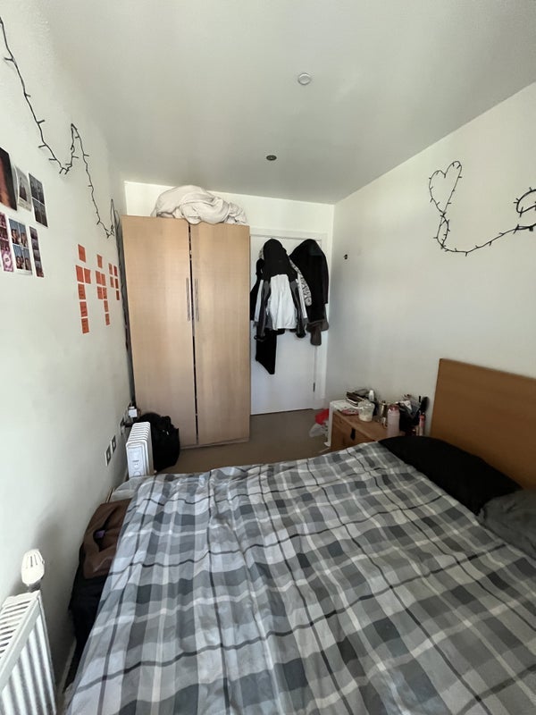 Room Grand Depot Road in Greater London
