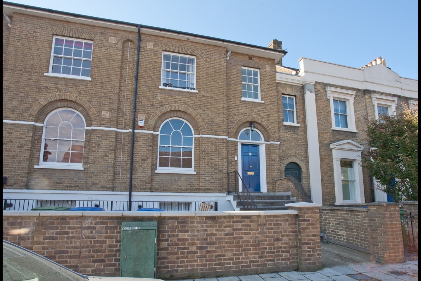 Flat Peckham Hill Street in Greater London