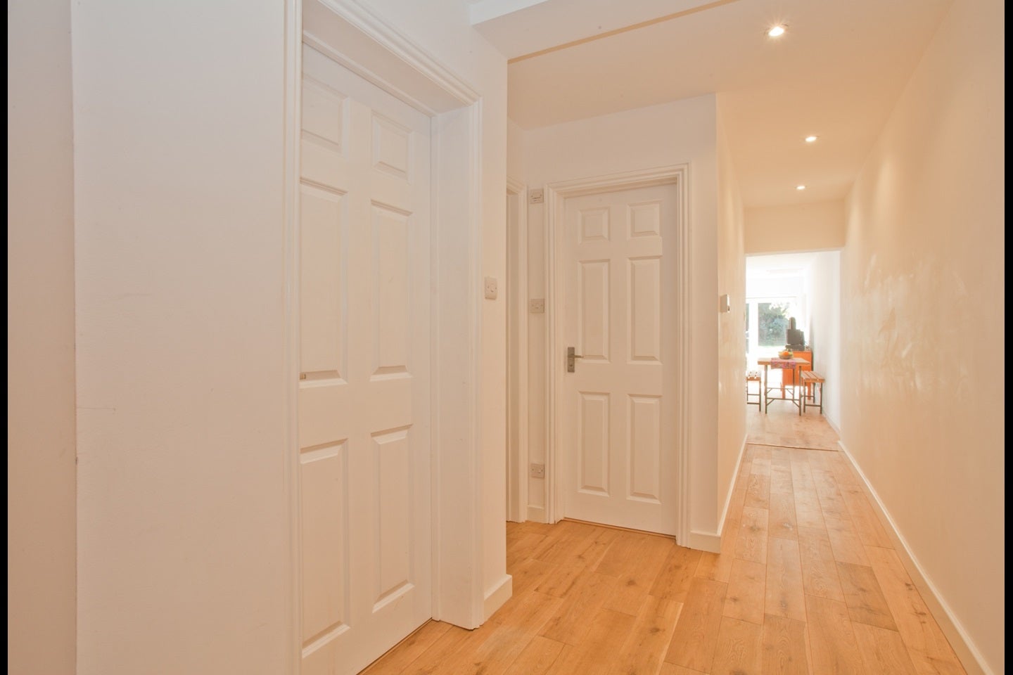 Flat Peckham Hill Street in Greater London