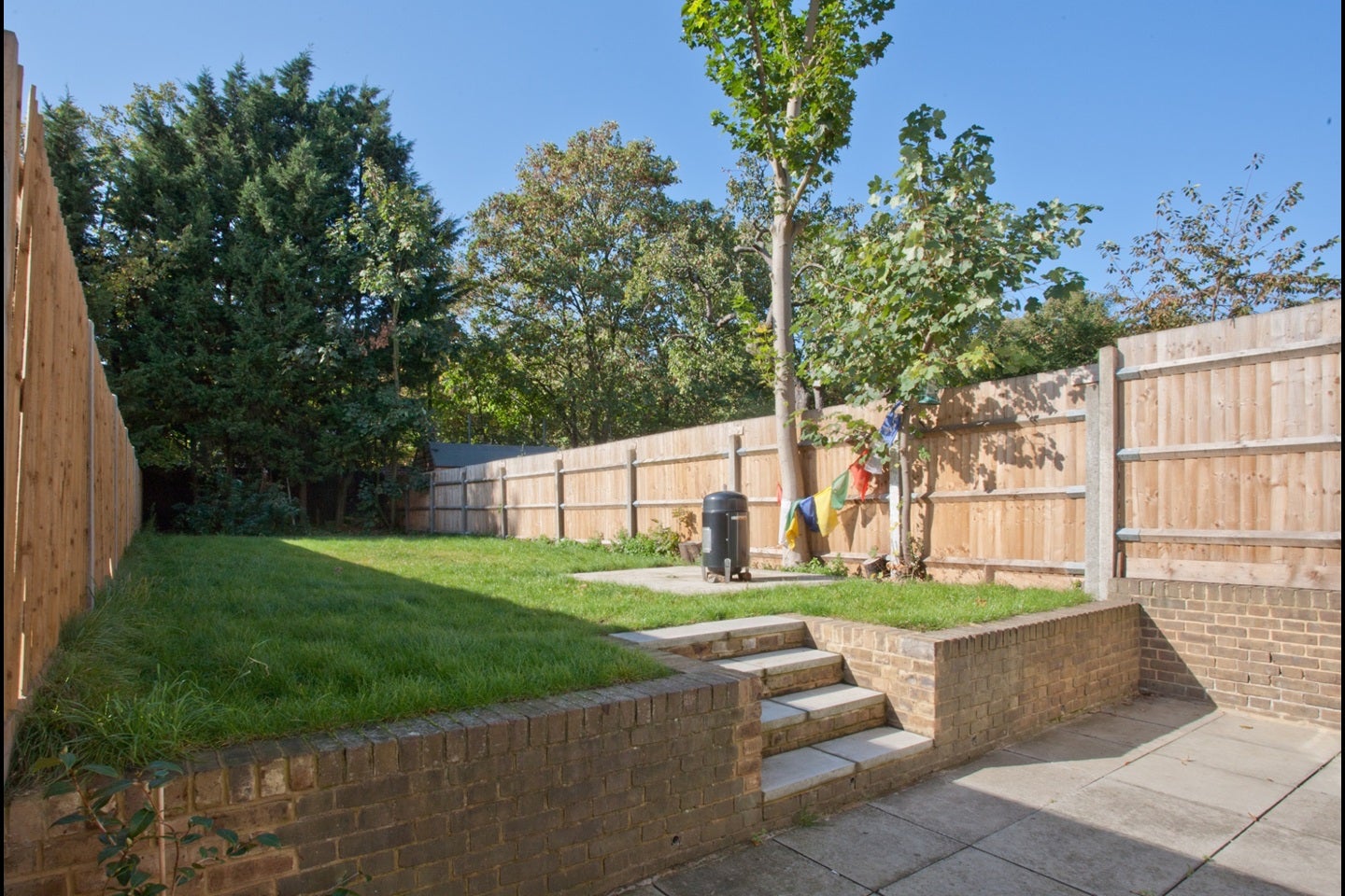 Flat Peckham Hill Street in Greater London