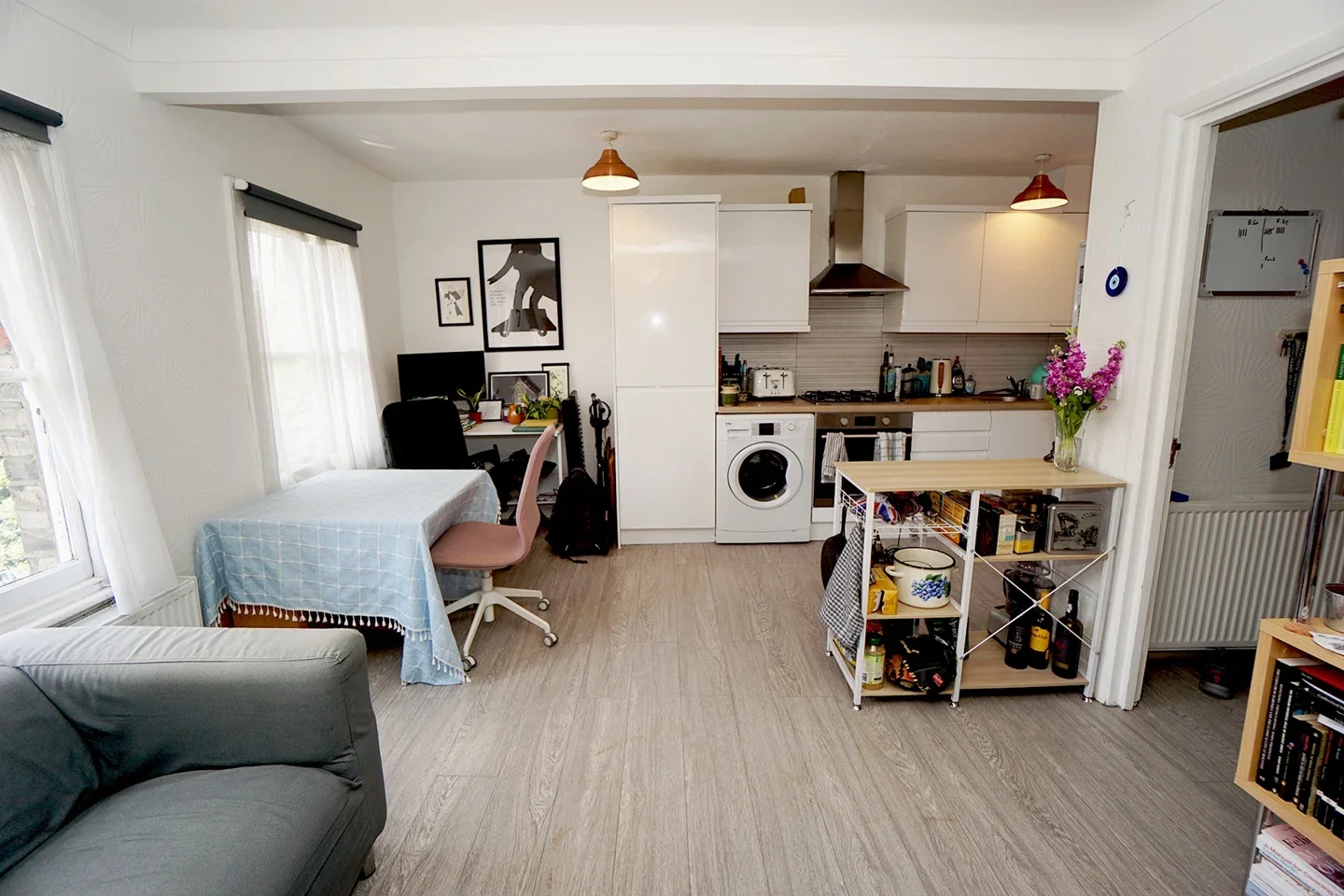Flat Wray Crescent in Greater London