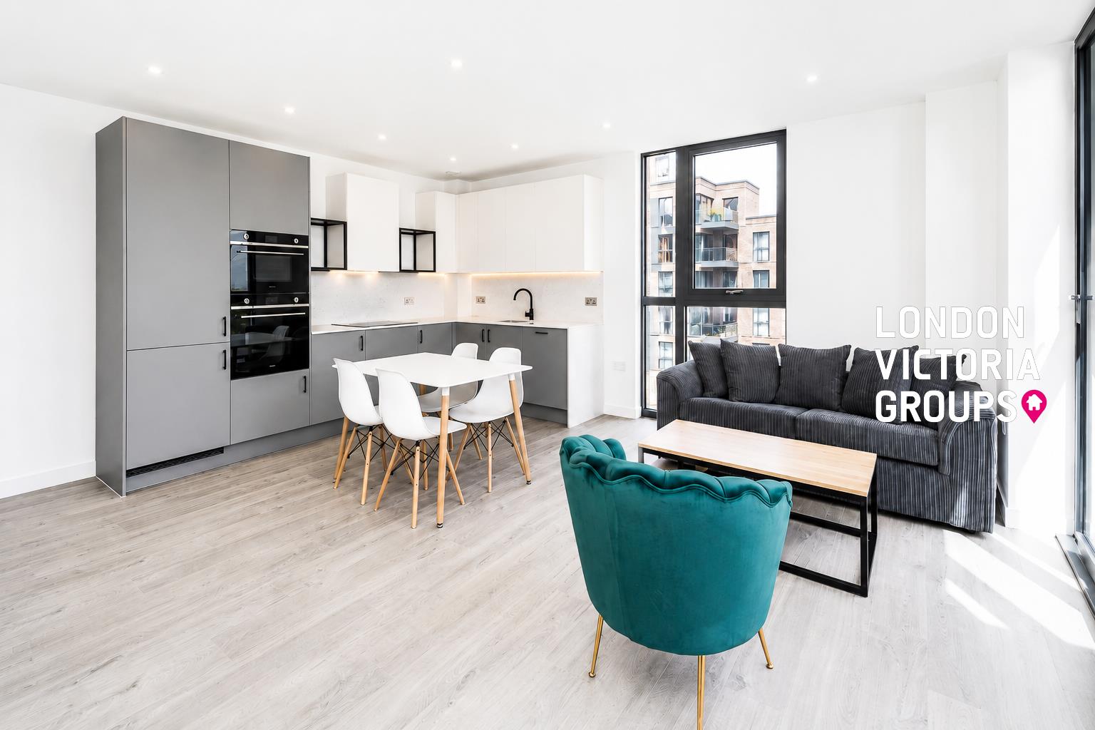 Flat Coster Avenue in Greater London