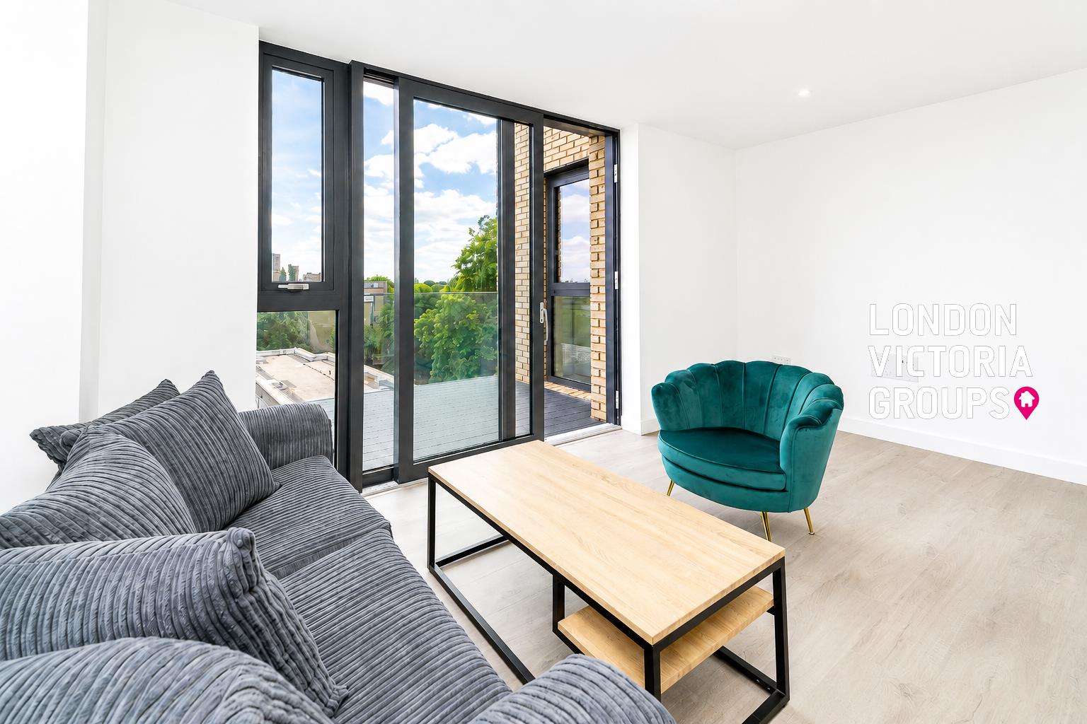 Flat Coster Avenue in Greater London