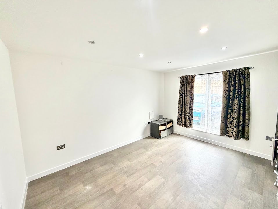 House Sidney Road in Greater London
