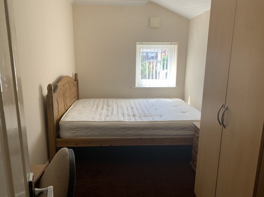 Flat Dover Street in Southampton