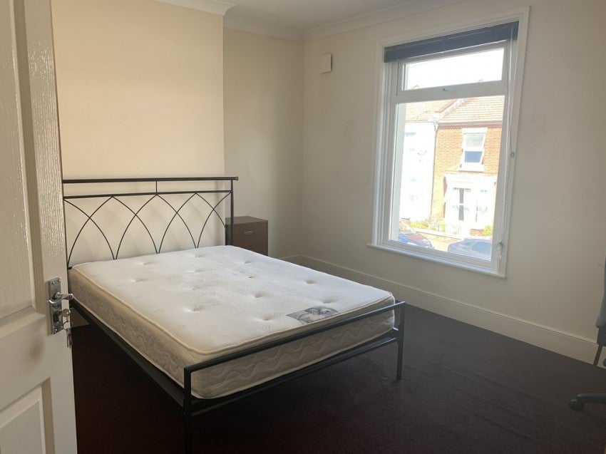 Flat Dover Street in Southampton
