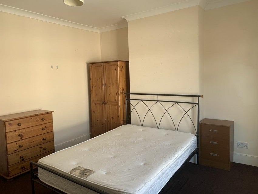 Flat Dover Street in Southampton
