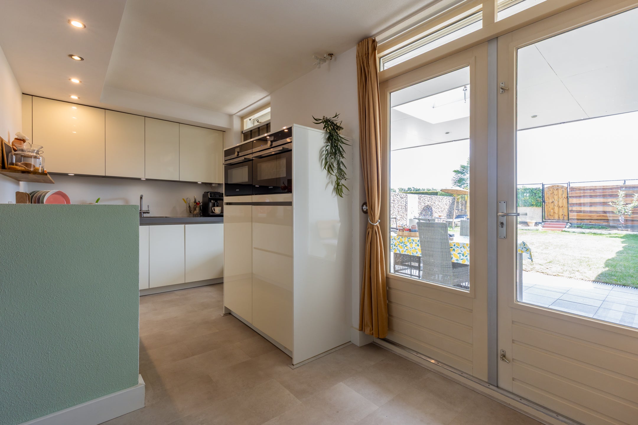 Tussenwoning te koop: Hondsbroek 74, Born