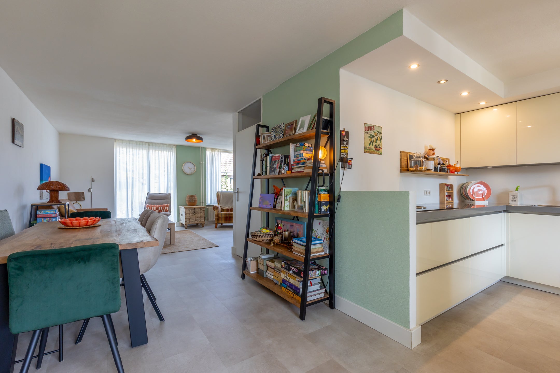 Tussenwoning te koop: Hondsbroek 74, Born