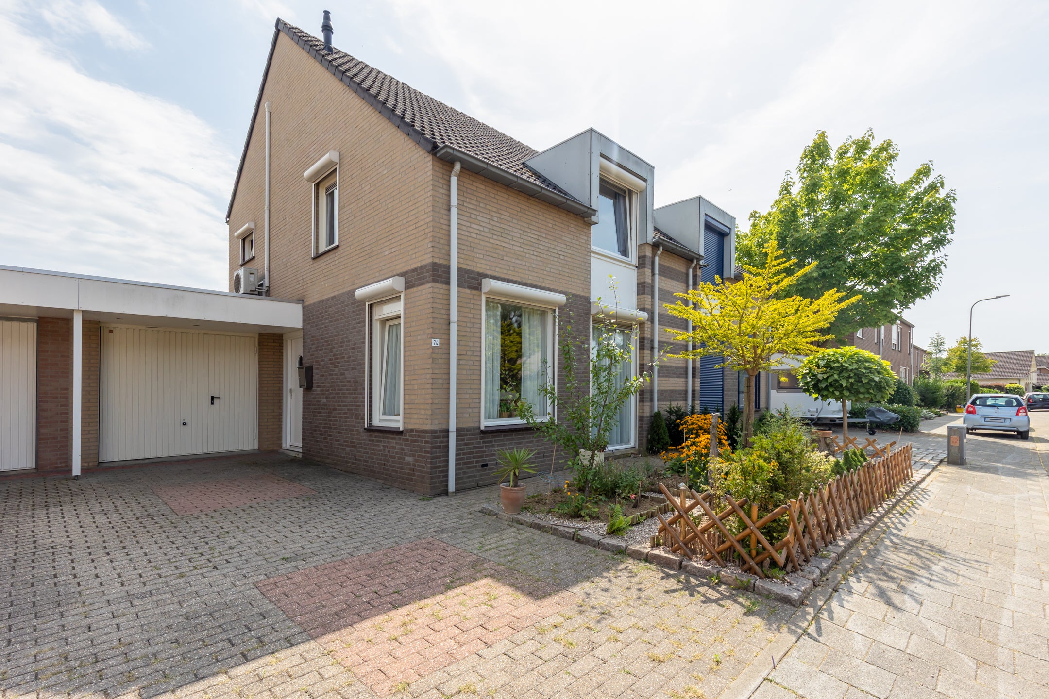 Tussenwoning te koop: Hondsbroek 74, Born