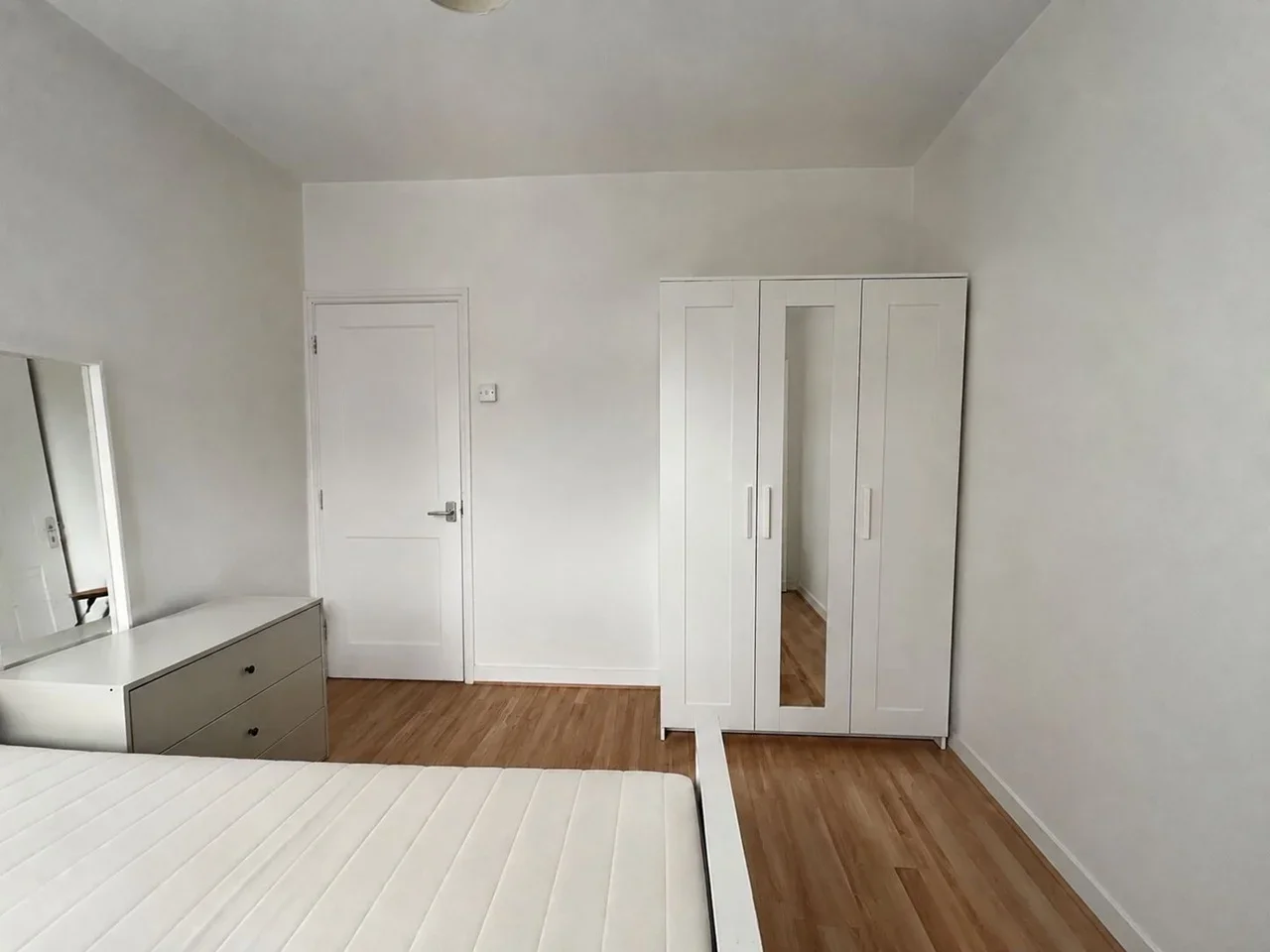 Room Potier Street in Greater London