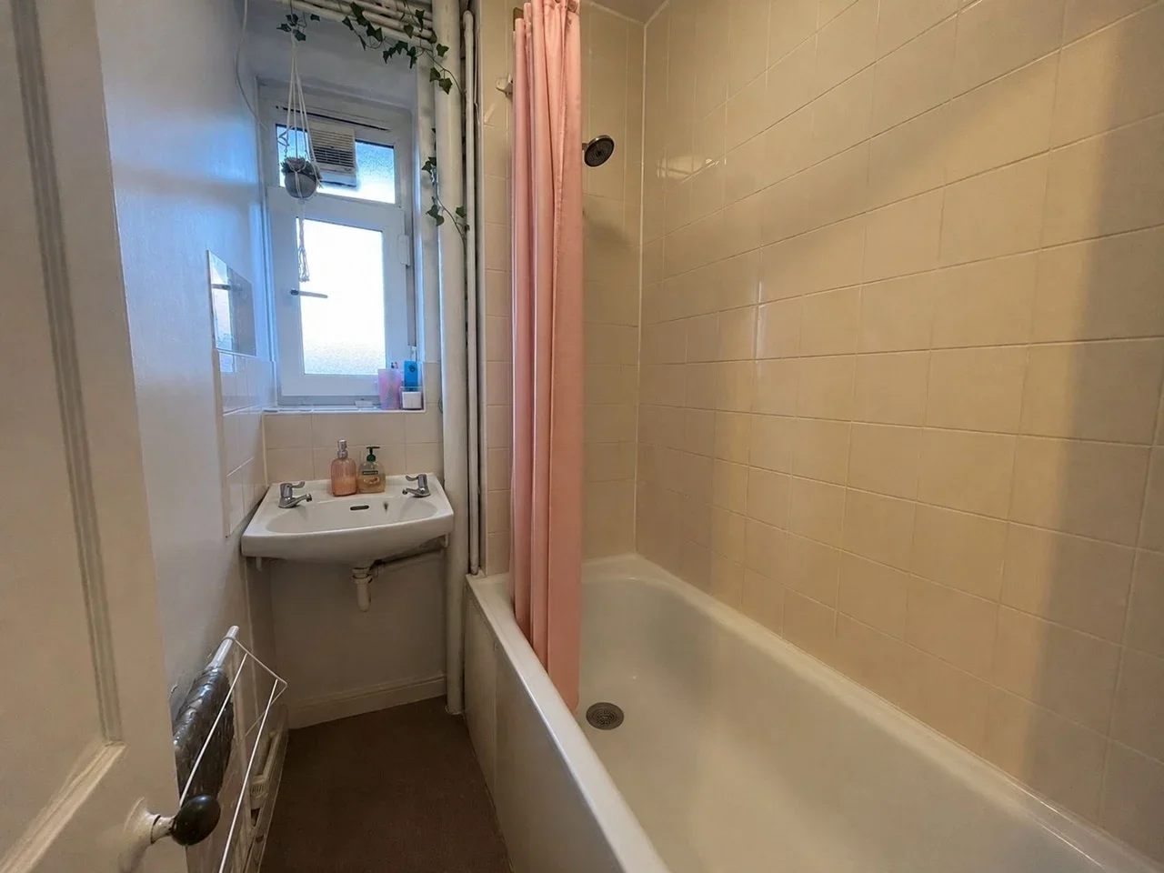 Room Potier Street in Greater London