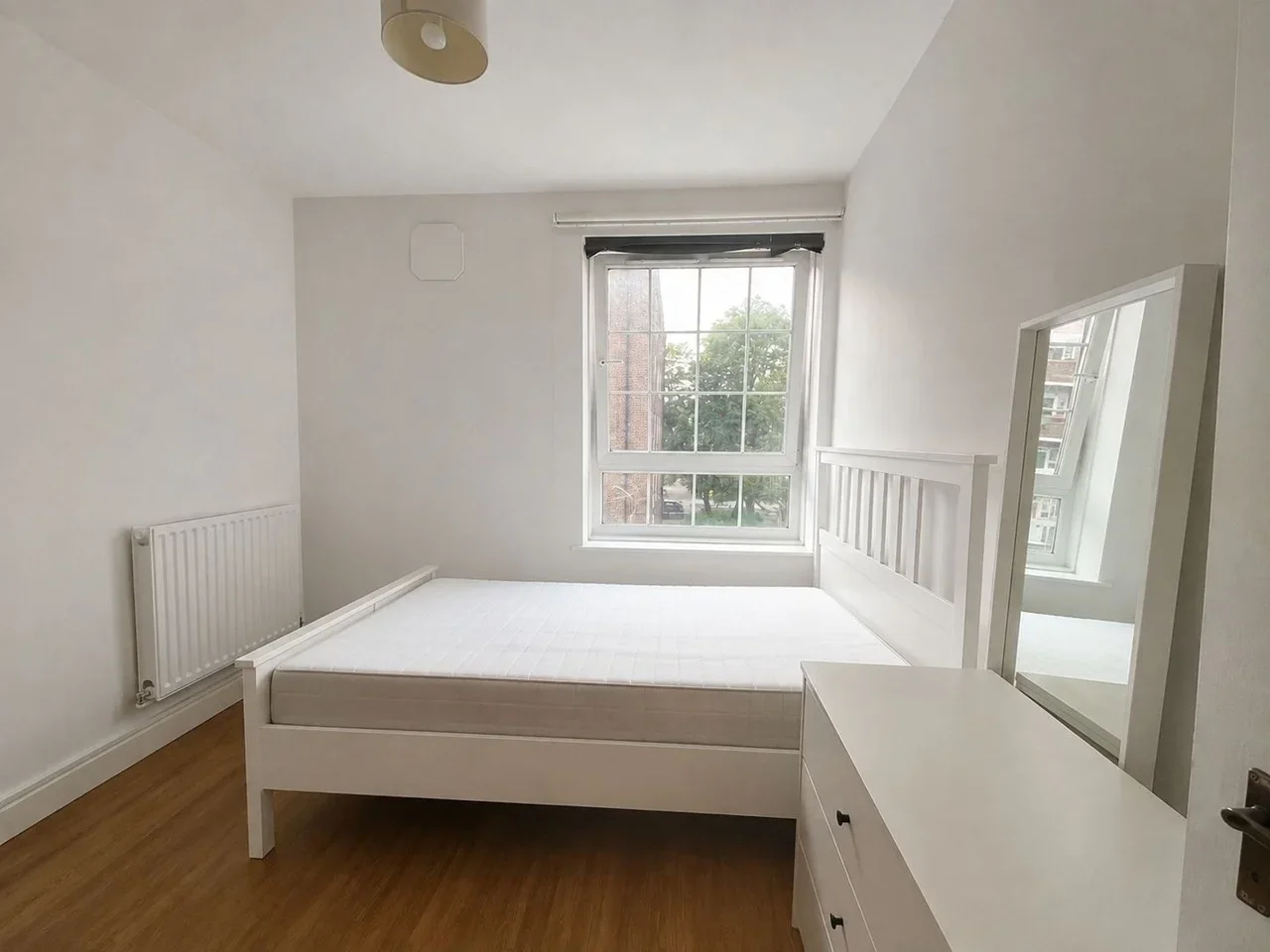 Room Potier Street in Greater London