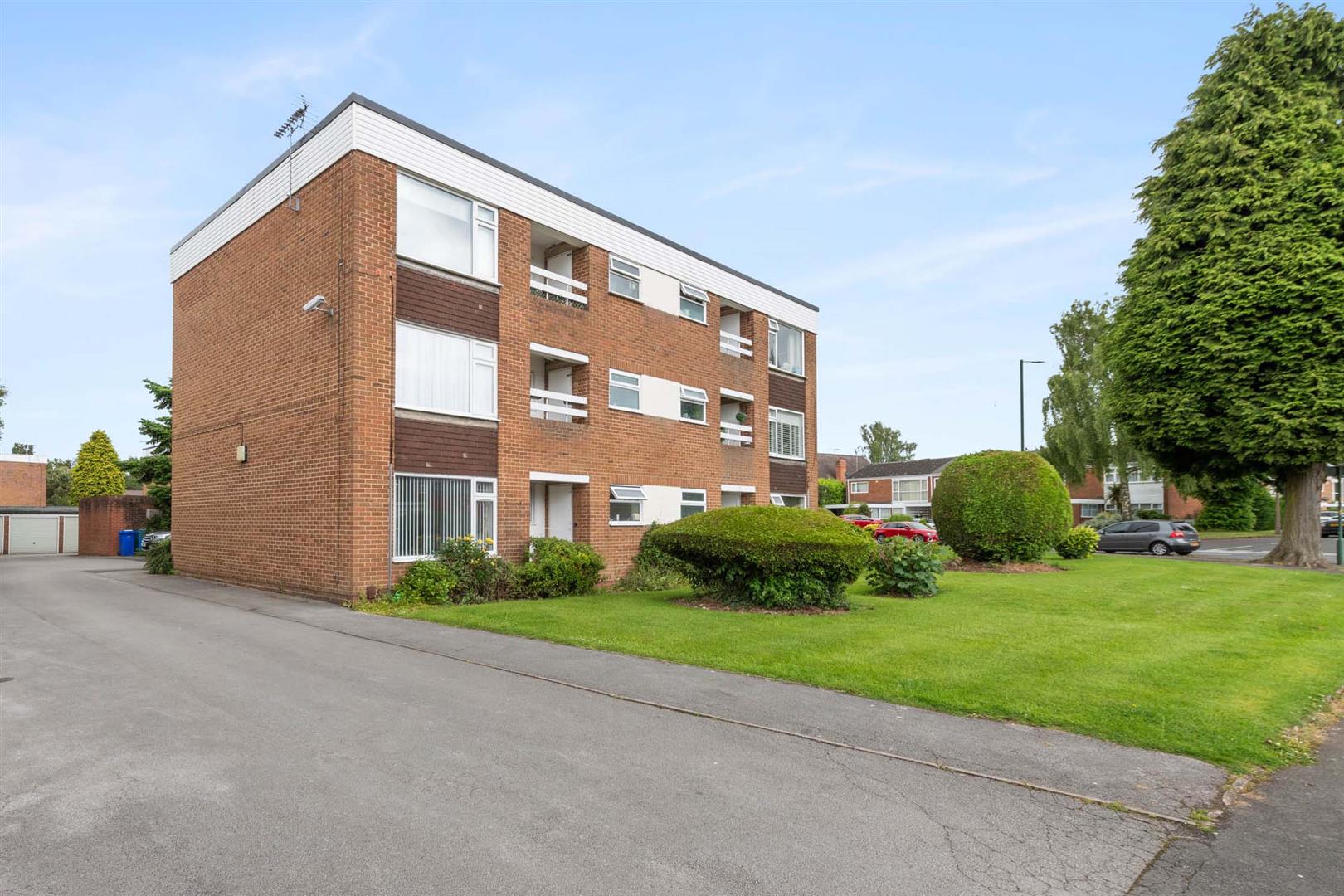 Flat Blossomfield Road in Metropolitan Borough of Solihull
