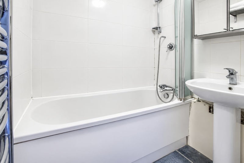 Room Field Road in Greater London