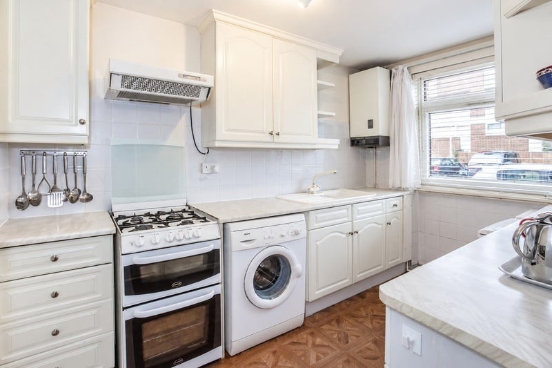 Room Field Road in Greater London