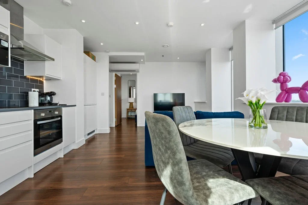 Flat Christchurch Road in Greater London