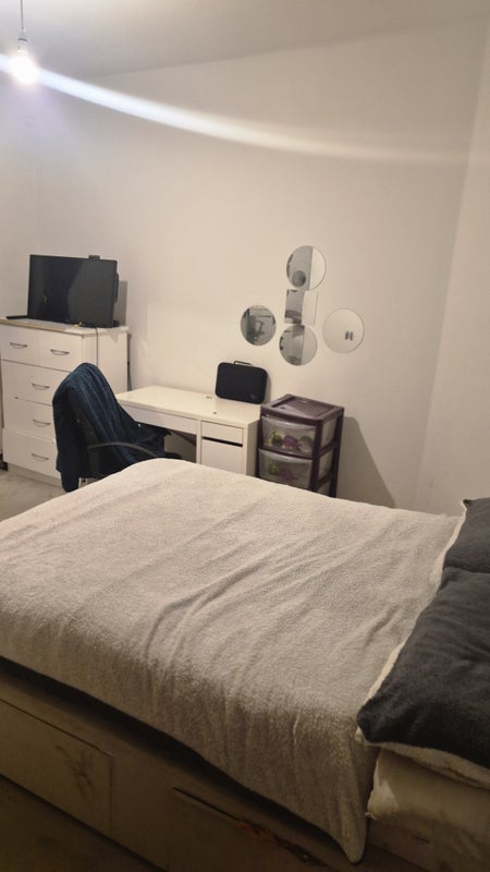 Room Godstone Road in Greater London