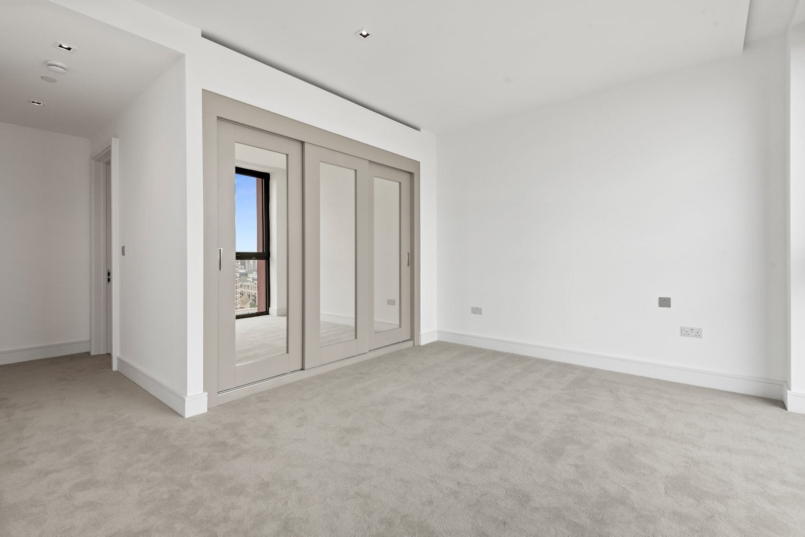 Flat Princess Louise Close in City of Westminster