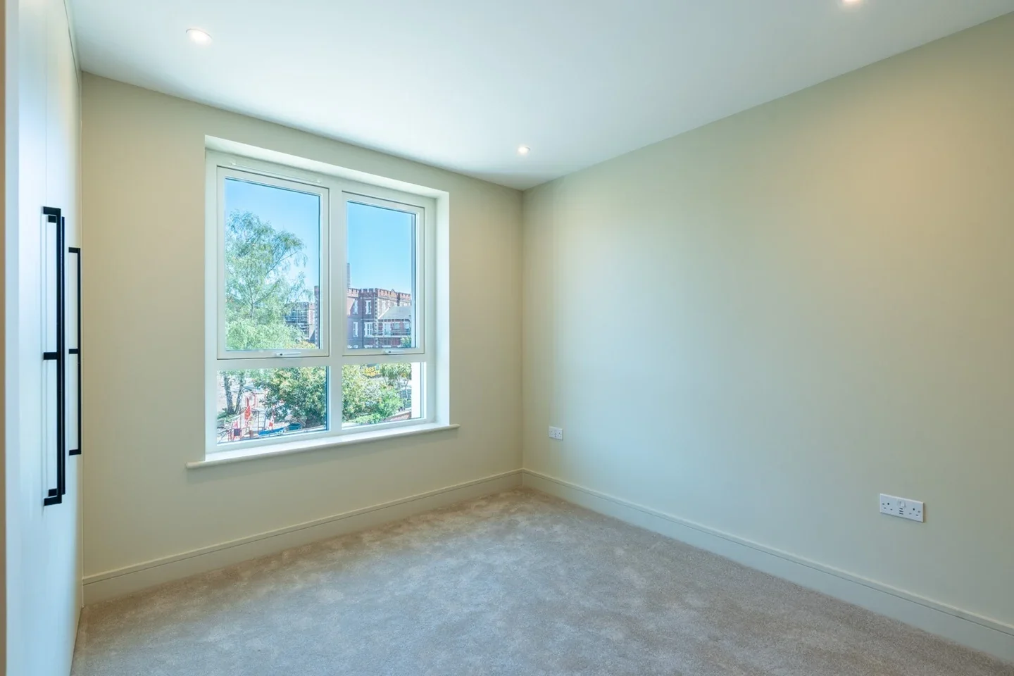 Flat Lapidge Drive in Greater London