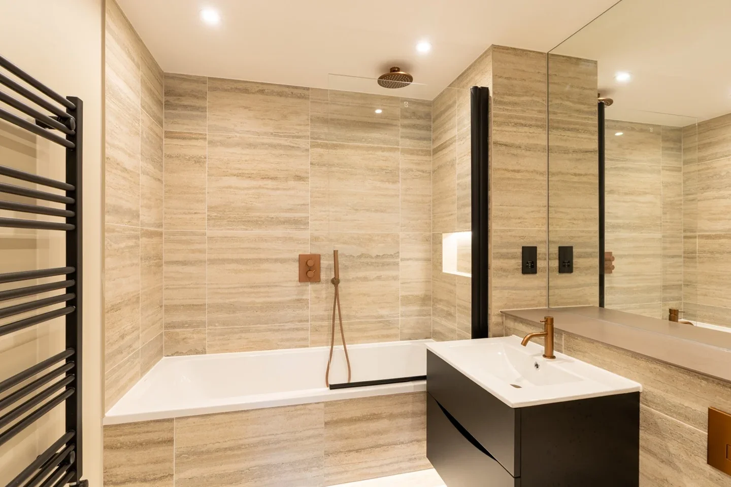 Flat Lapidge Drive in Greater London