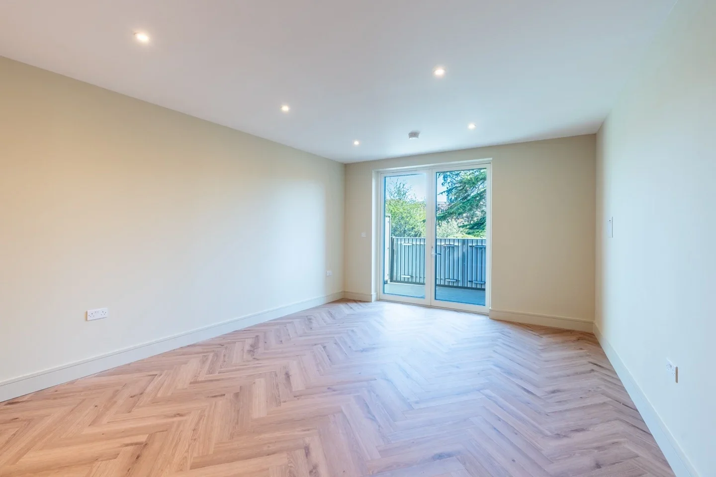 Flat Lapidge Drive in Greater London