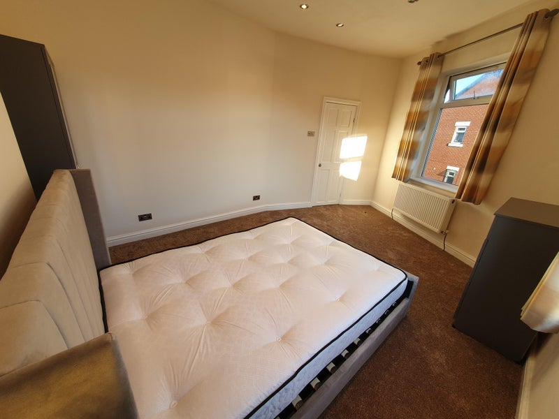 Room Redcote Street in Manchester