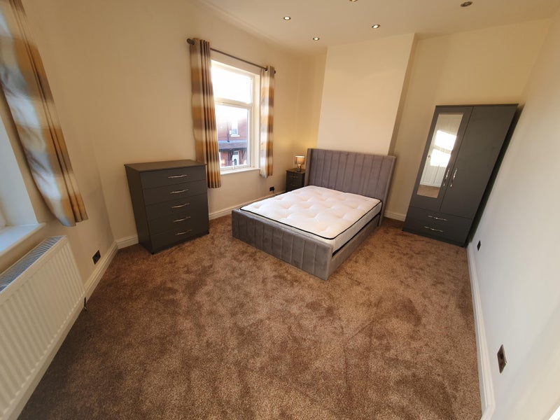 Room Redcote Street in Manchester