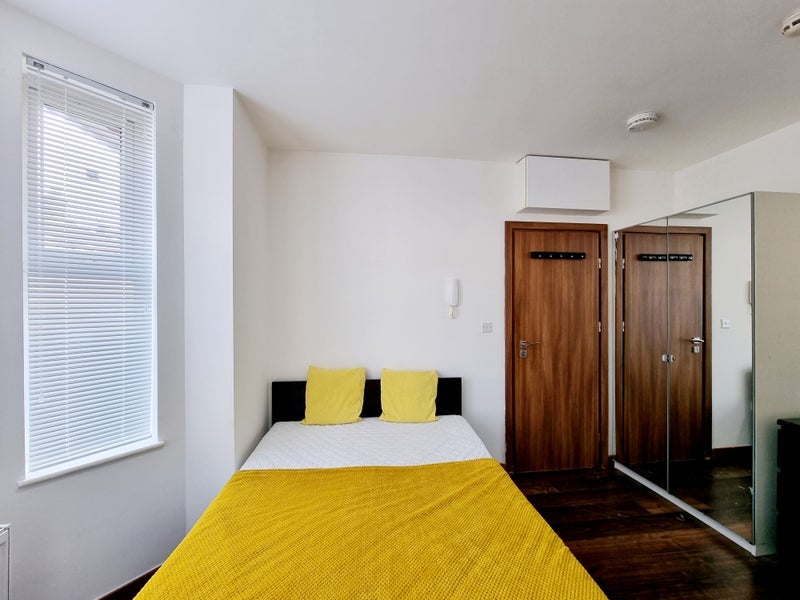 Room Chalvey Road East in Slough