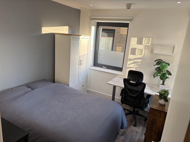 Room Pipit Drive in Greater London