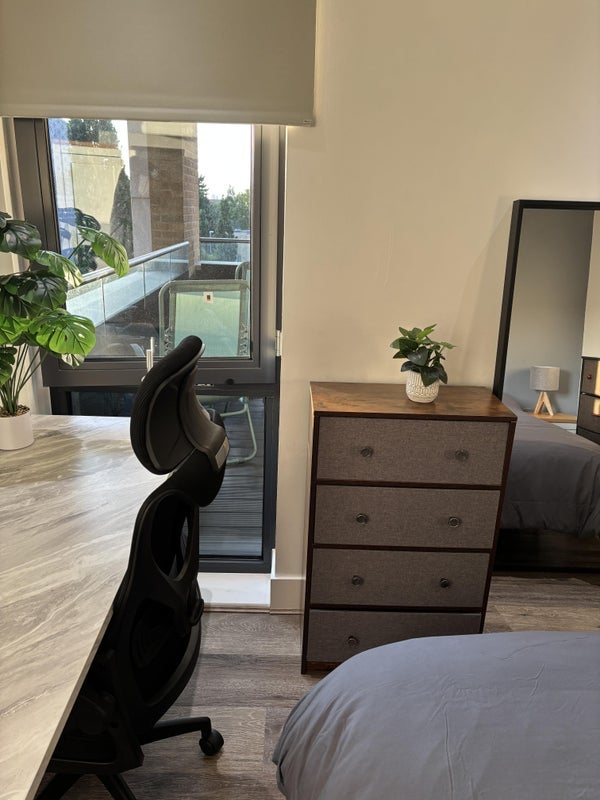 Room Pipit Drive in Greater London
