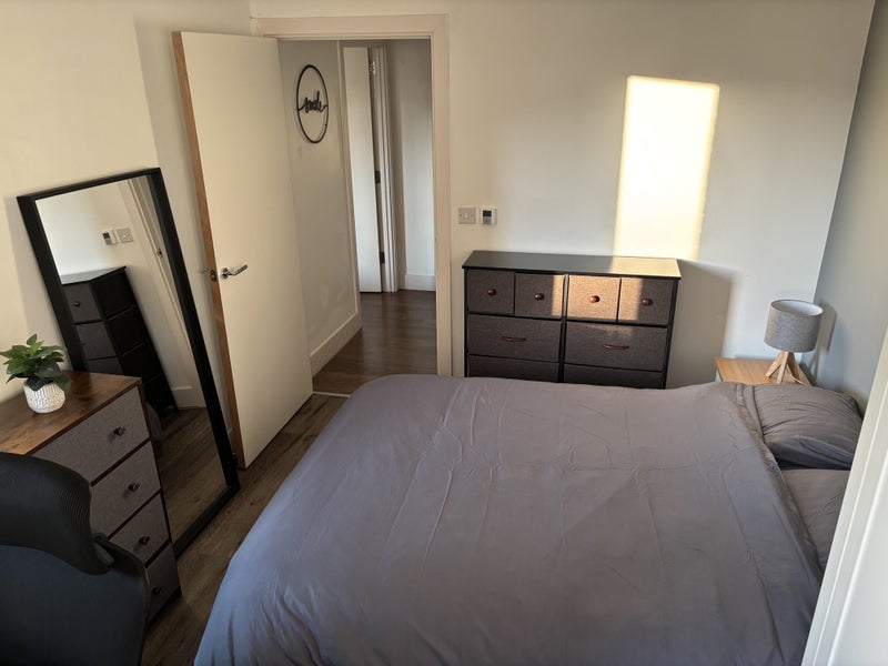 Room Pipit Drive in Greater London