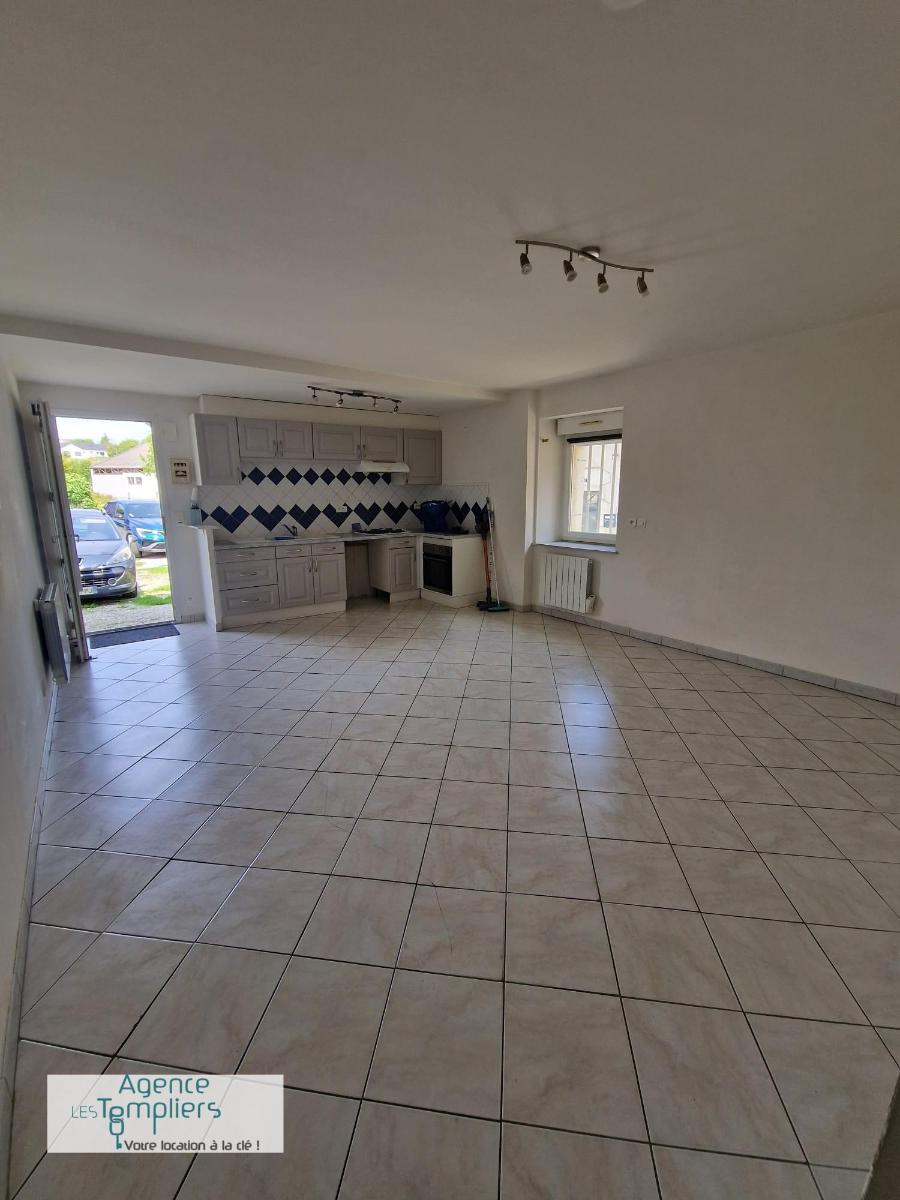 Appartement Place des Tuyas à Parcey