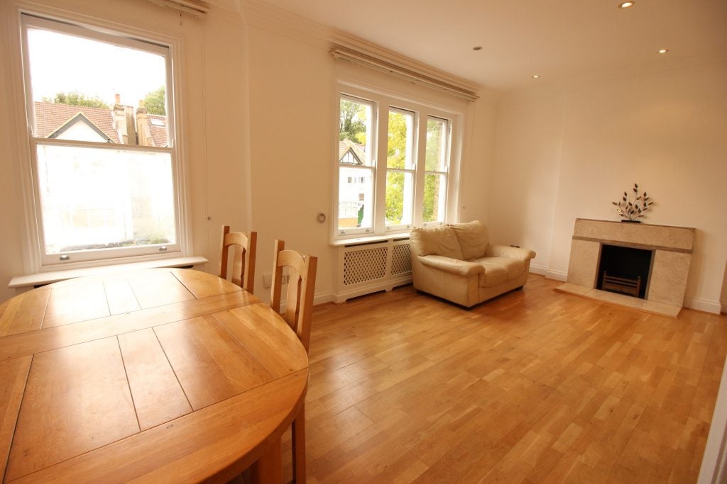 Flat Sunny Gardens Road in Greater London