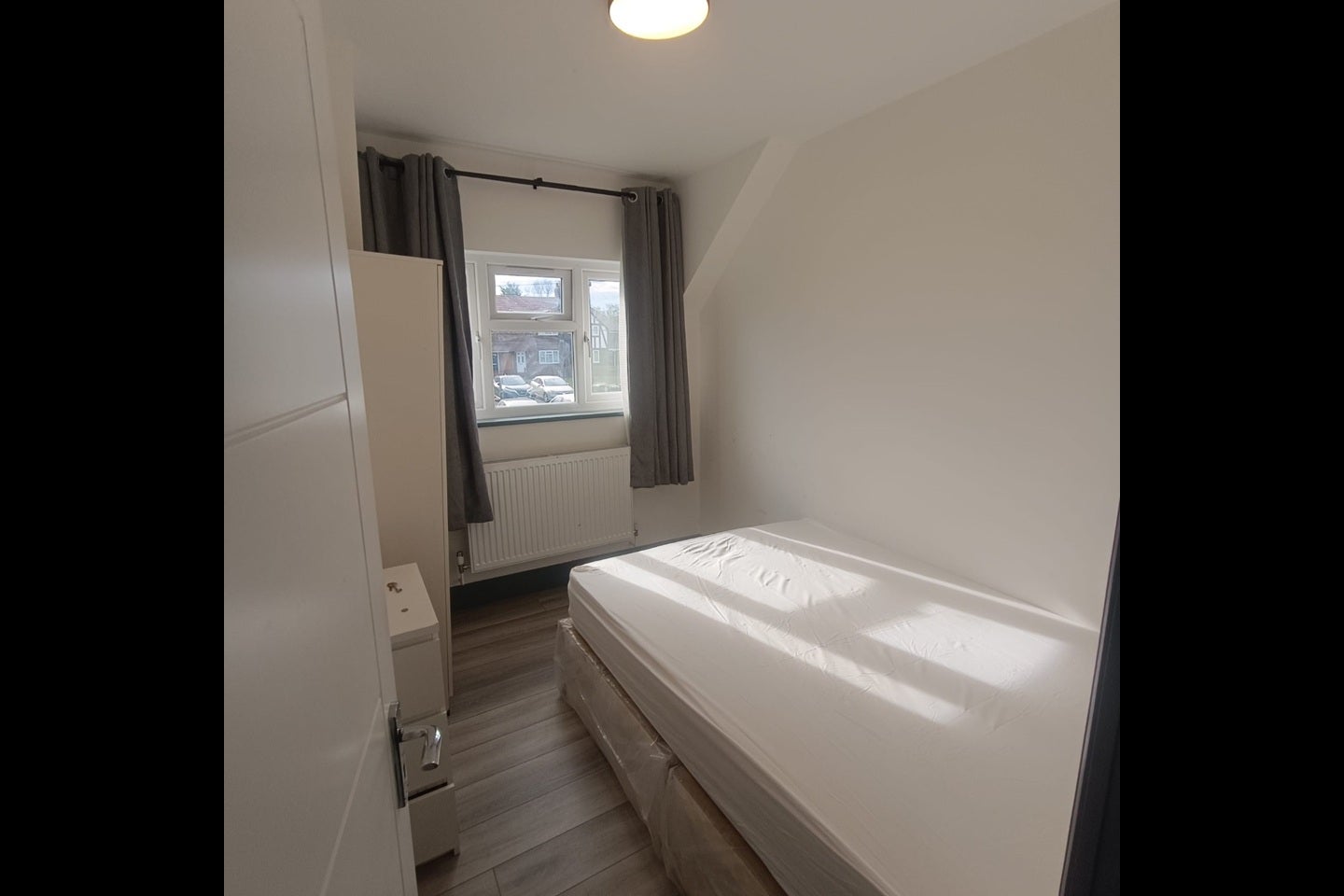Room Eltham Palace Road in Greater London