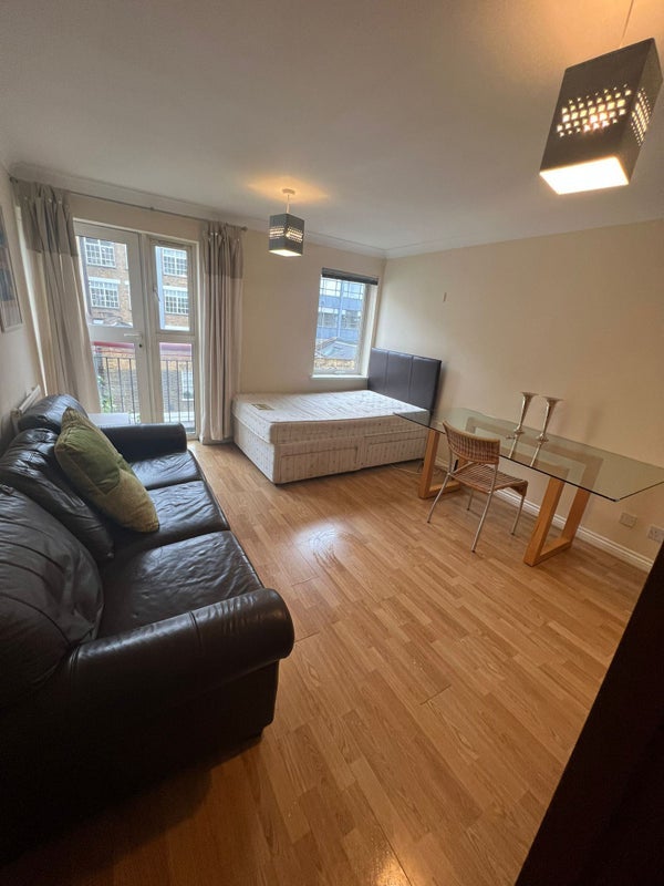Room St. John Street in Greater London